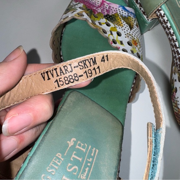 L’artiste Floral multi colored Sandals in size 41 (women’s size 9.5 to 10) - Picture 8 of 11